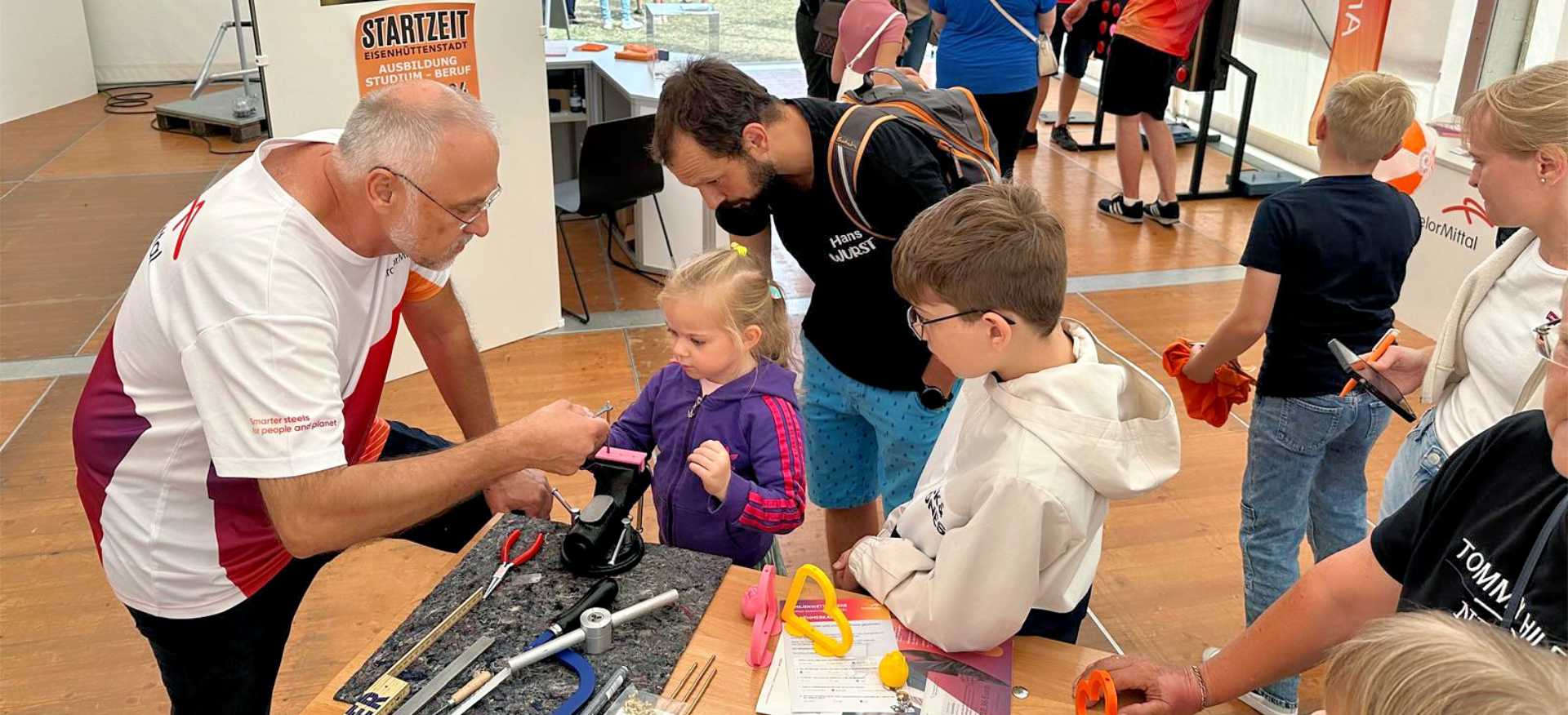 Mehr über den Artikel erfahren Workshops  – „Wir bauen eine Rose“