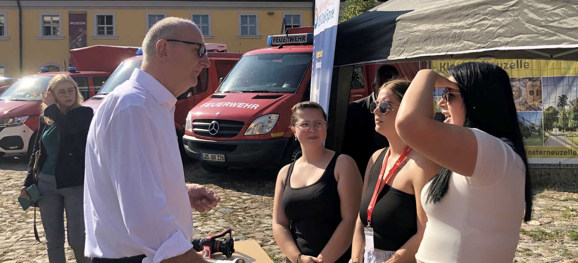 Mehr über den Artikel erfahren 1. Blaulichttag in Neuzelle mit dem Netzwerk „Rahn Gymnasium“
